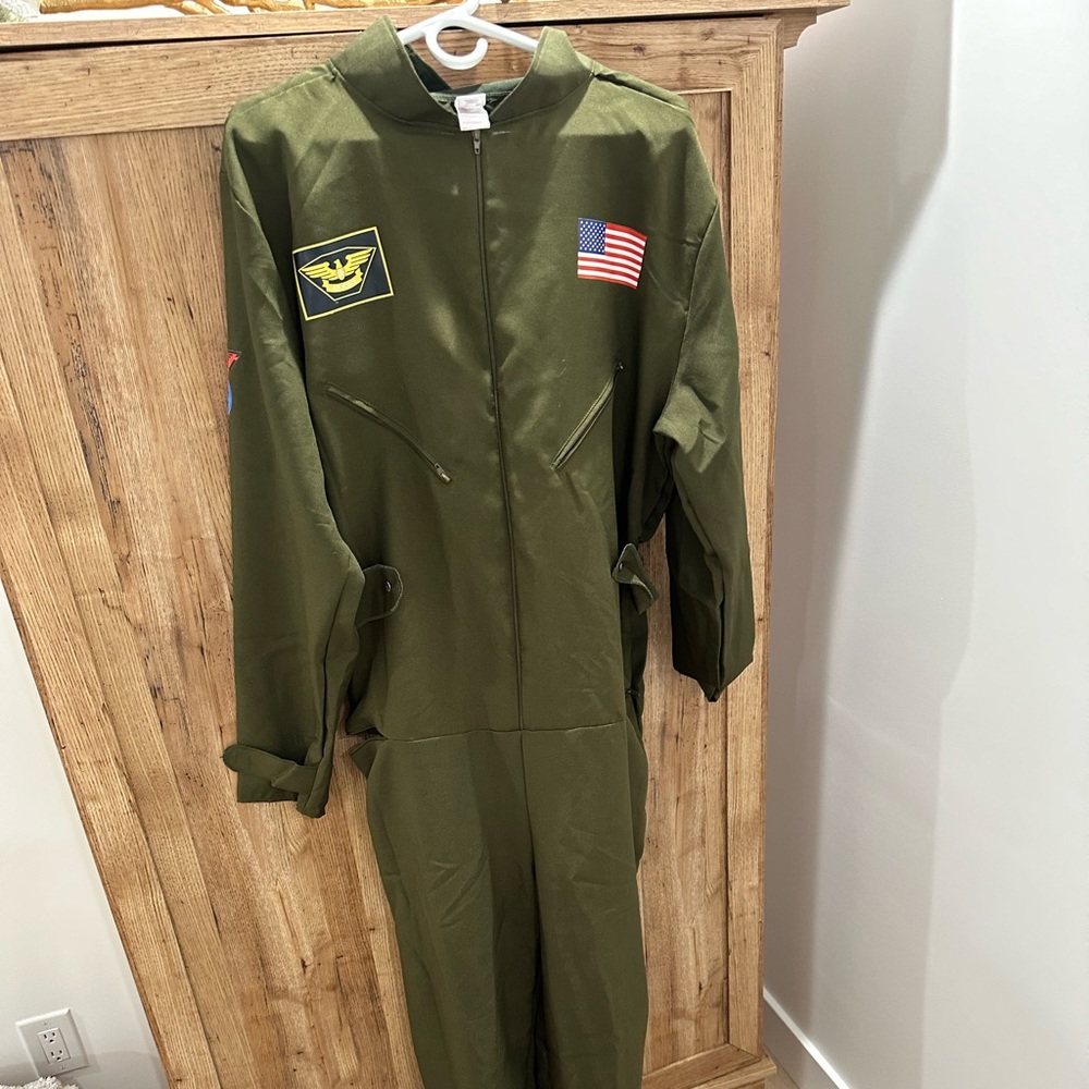 Men’s top gun costume